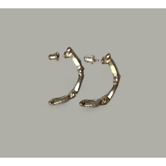 Unbranded silver plated blue resin cresent pierced earrings - Picture 3 of 4